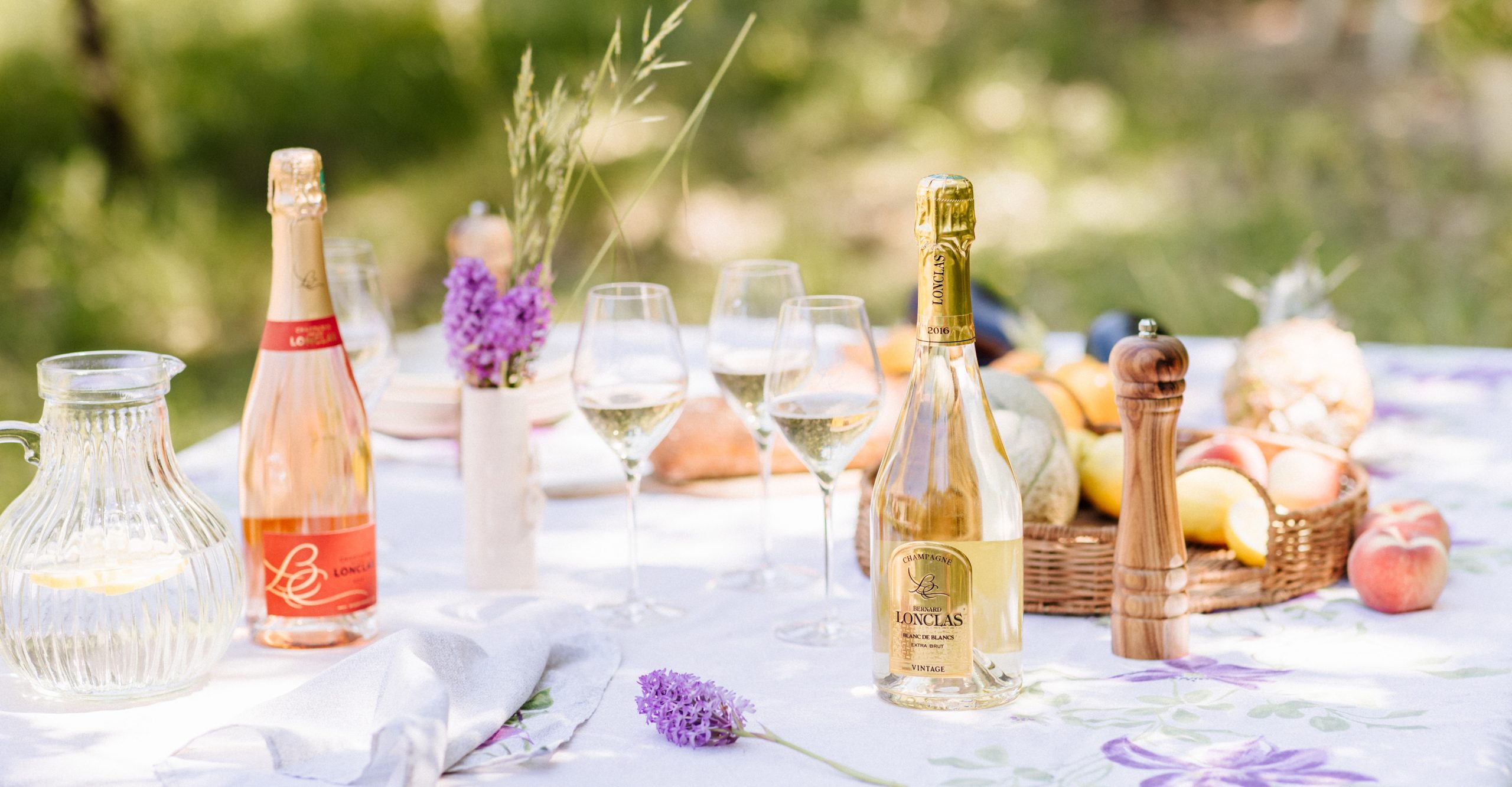 Table de pic nique avec le Champagne Bernard Lonclas