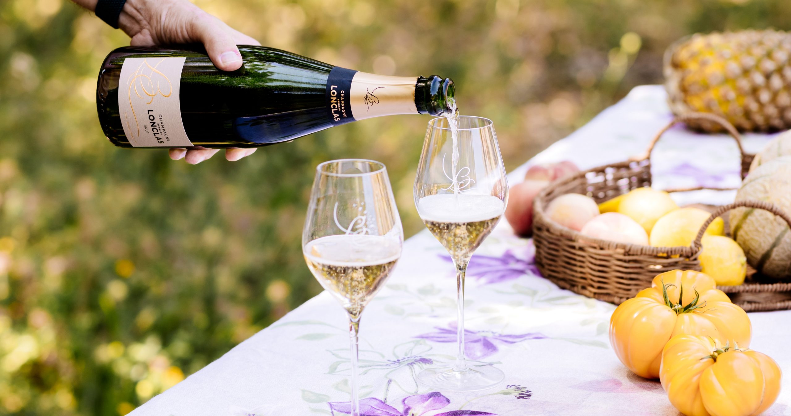 Table de pic nique avec le Champagne Bernard Lonclas