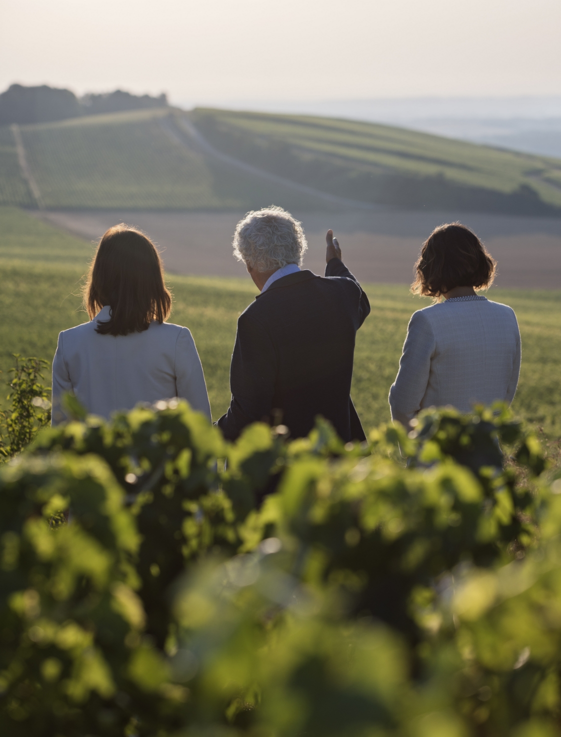 Bernard Lonclas et ses filles dans les vignes